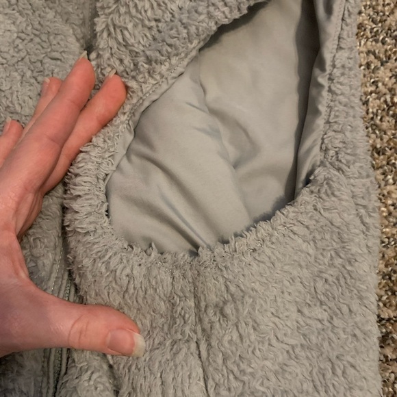 Patagonia Los Gatos Gray Vest (fuzzy) - Picture 5 of 10